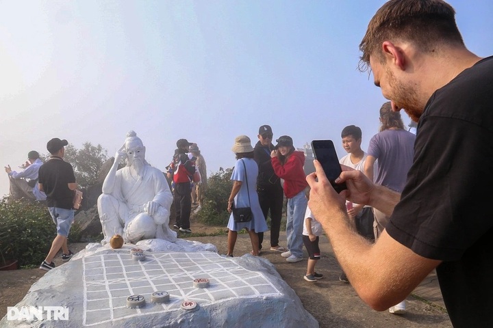 Danang plans to open tours to Ban Co mountain peak - 2