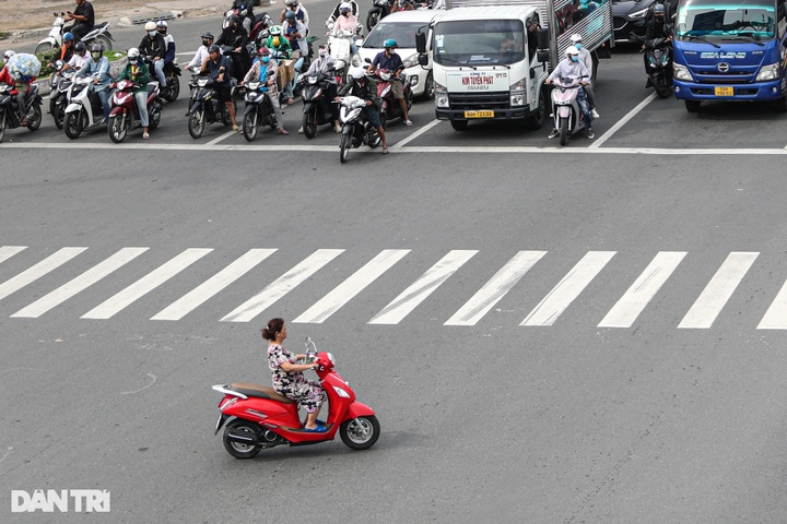 Traffic violations rampant in HCM City - 1 Traffic violations rampant in HCM City - 1