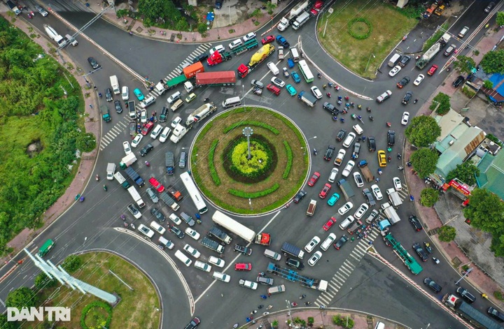 Traffic violations rampant in HCM City - 11 Traffic violations rampant in HCM City - 11