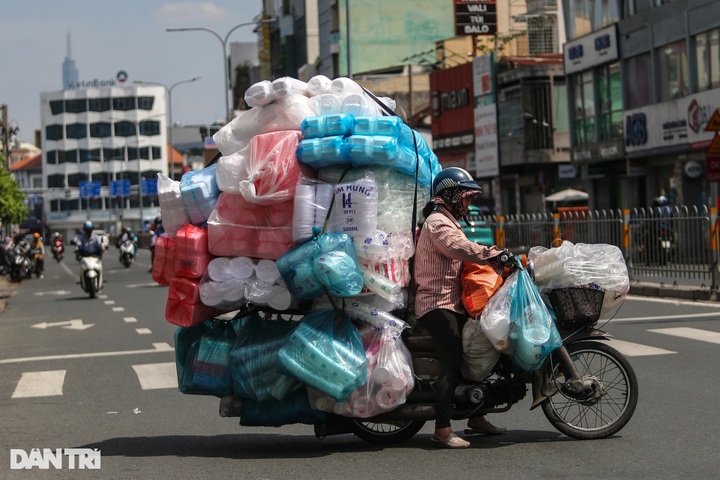 Traffic violations rampant in HCM City - 5 Traffic violations rampant in HCM City - 5