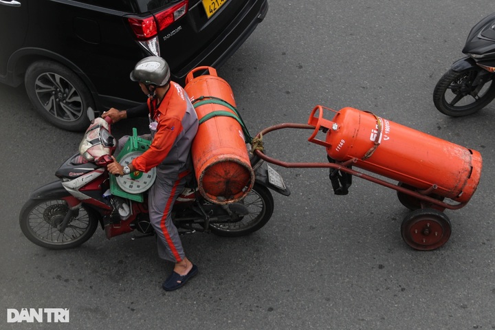 Traffic violations rampant in HCM City - 12 Traffic violations rampant in HCM City - 12