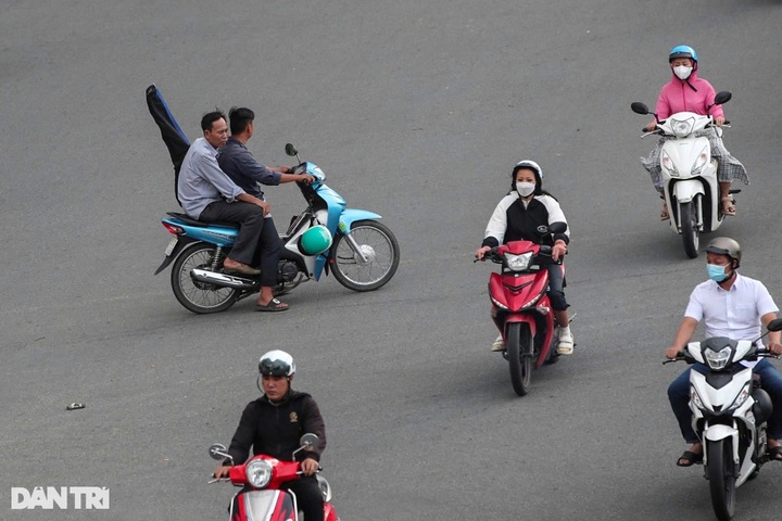 Traffic violations rampant in HCM City - 7 Traffic violations rampant in HCM City - 7