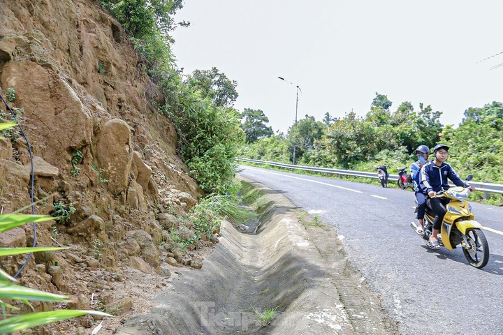 Son Tra Mountain at high risk of landslides - 1