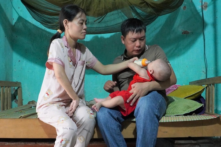 New house built for disabled Ha Tinh couple - 2 New house built for disabled Ha Tinh couple - 2