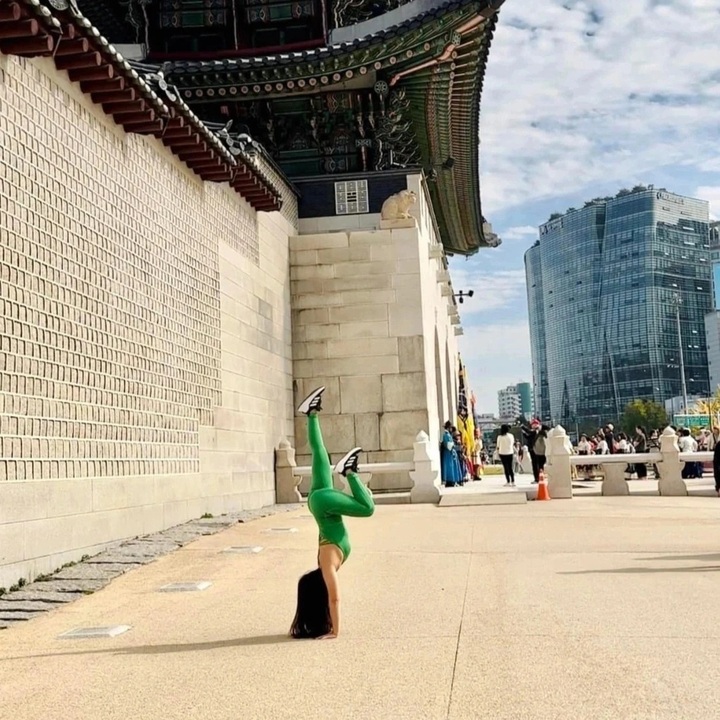 Vietnamese yoga display near South Korean palace stirs controversy - 1 Vietnamese yoga display near South Korean palace stirs controversy - 1