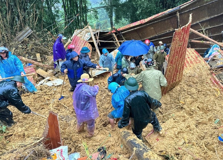 Natural disasters leave 513 dead in Vietnam in 11 months - 1