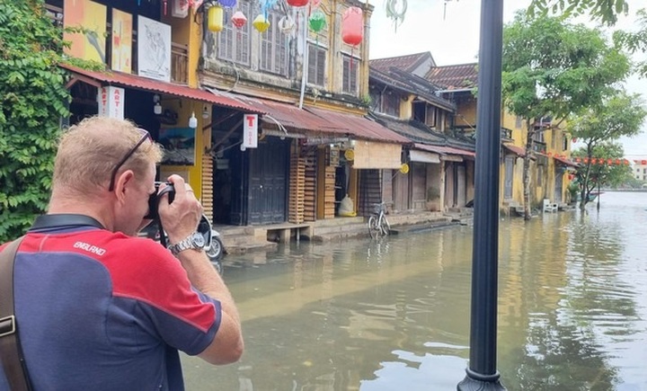Hoi An City experiences flooding - 6 Hoi An City experiences flooding - 6