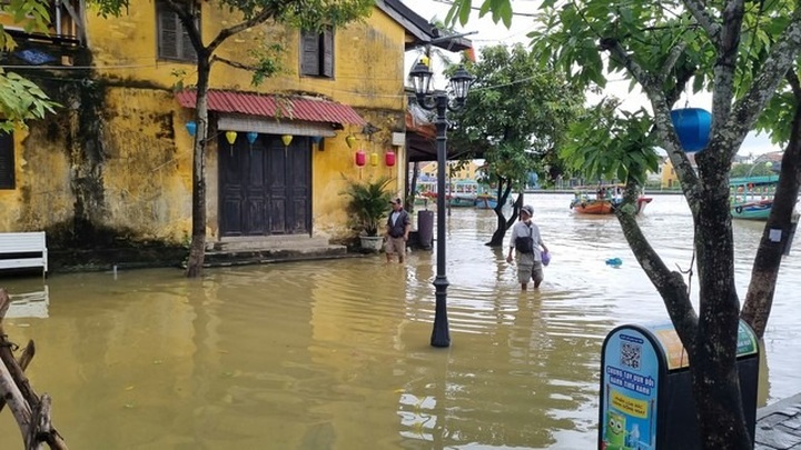 Hoi An City experiences flooding - 4 Hoi An City experiences flooding - 4