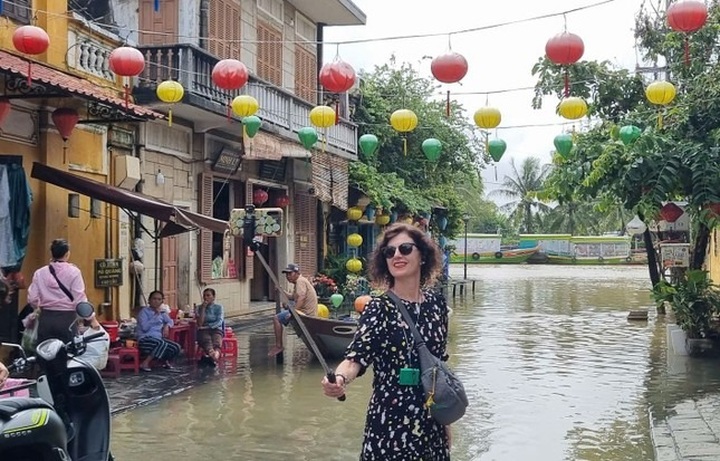 Hoi An City experiences flooding - 5 Hoi An City experiences flooding - 5