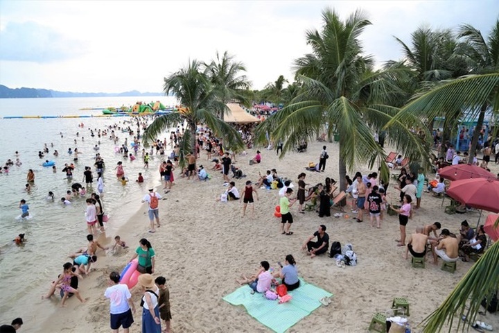 Three modern public toilets to be built on Bai Chay - 1