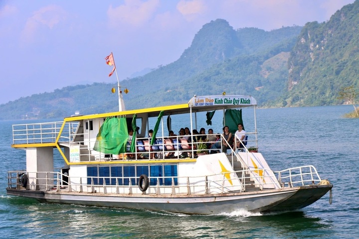 Hoa Binh Lake to be developed into a national tourist site - 3 Hoa Binh Lake to be developed into a national tourist site - 3