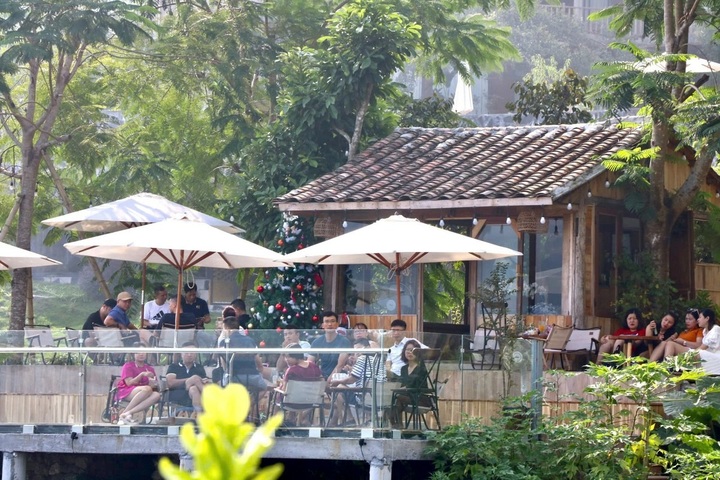 Hoa Binh Lake to be developed into a national tourist site - 4 Hoa Binh Lake to be developed into a national tourist site - 4