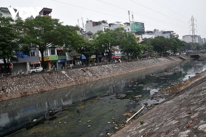 Five polluted rivers in Hanoi - 6