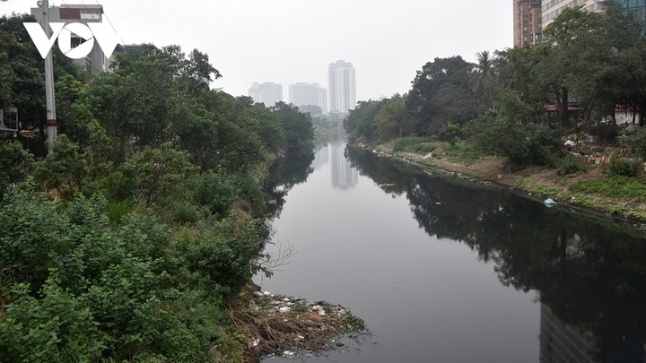 Five polluted rivers in Hanoi - 4
