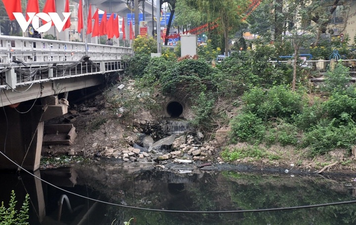 Five polluted rivers in Hanoi - 5
