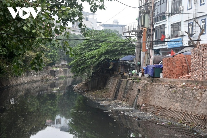 Five polluted rivers in Hanoi - 8
