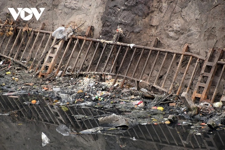 Five polluted rivers in Hanoi - 9