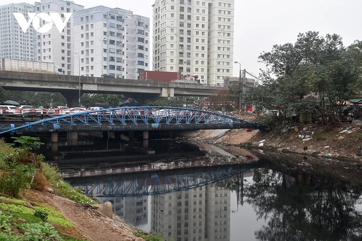 Five polluted rivers in Hanoi - 2