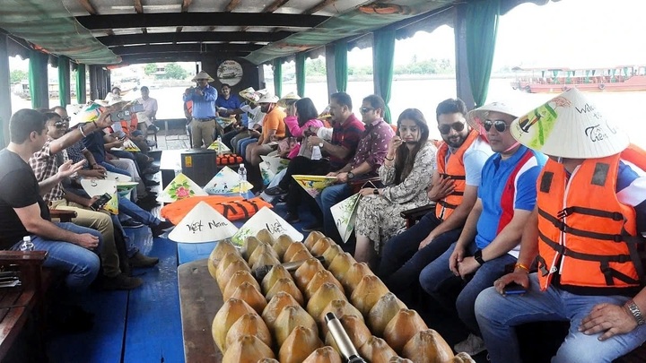 Foreign arrivals surge at year-end - 1 Foreign arrivals surge at year-end - 1