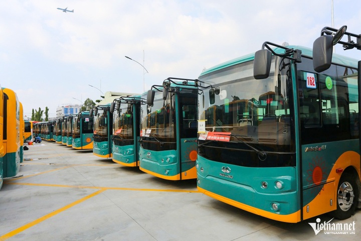 Electric buses ready to shuttle HCM City metro passengers - 1 Electric buses ready to shuttle HCM City metro passengers - 1