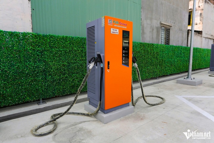 Electric buses ready to shuttle HCM City metro passengers - 2 Electric buses ready to shuttle HCM City metro passengers - 2