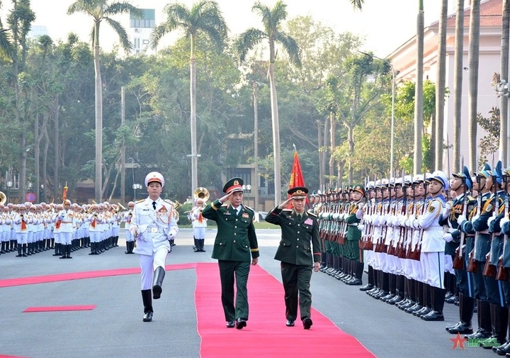 Cambodian, Lao defence ministers visit Vietnam - 2