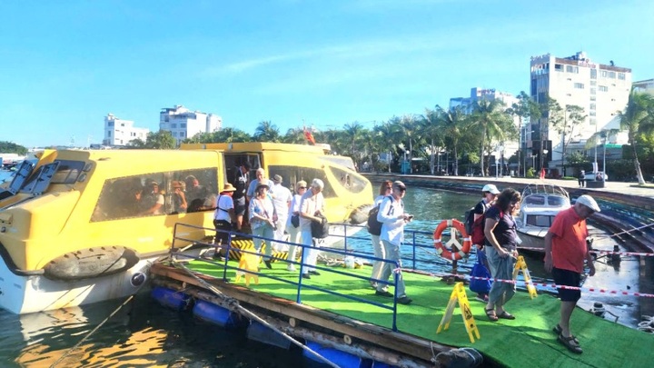 Cruise ship AIDAstella brings over 2,000 foreign tourists to Phu Quoc - 1 Cruise ship AIDAstella brings over 2,000 foreign tourists to Phu Quoc - 1