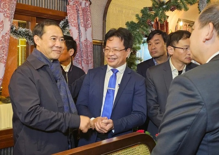 Luxury tourist train debuts in Dalat - 2 Luxury tourist train debuts in Dalat - 2