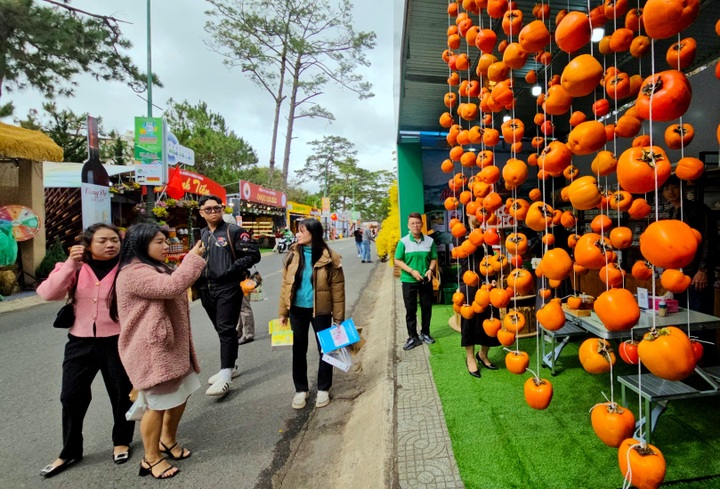 Food street featuring Dalat specialities - 1 Food street featuring Dalat specialities - 1