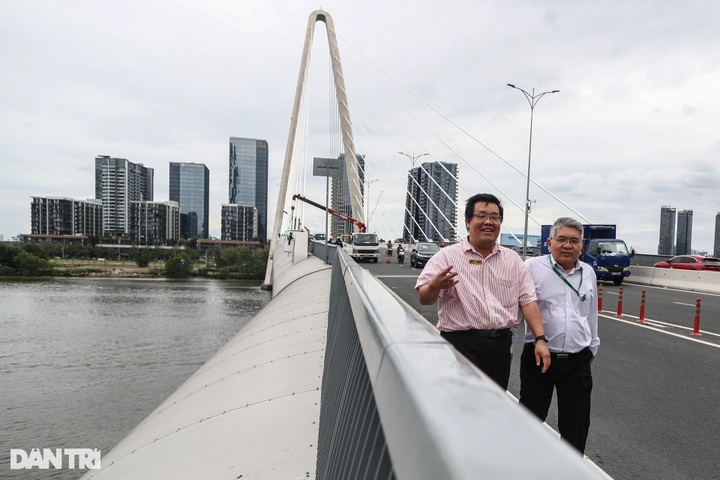 New lighting installed on HCM City bridge - 5 New lighting installed on HCM City bridge - 5