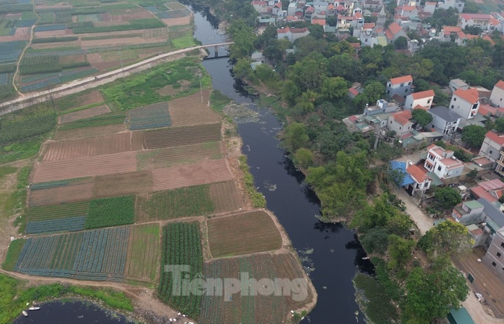 Hanoi river struggles with severe pollution - 1