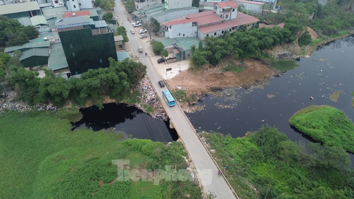 Hanoi river struggles with severe pollution - 2