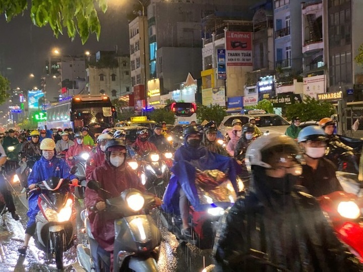 Southern region to face prolonged unseasonal rains - 1