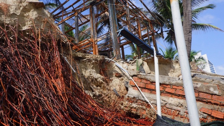 Severe coastal erosion ravages Danang beachfront - 3