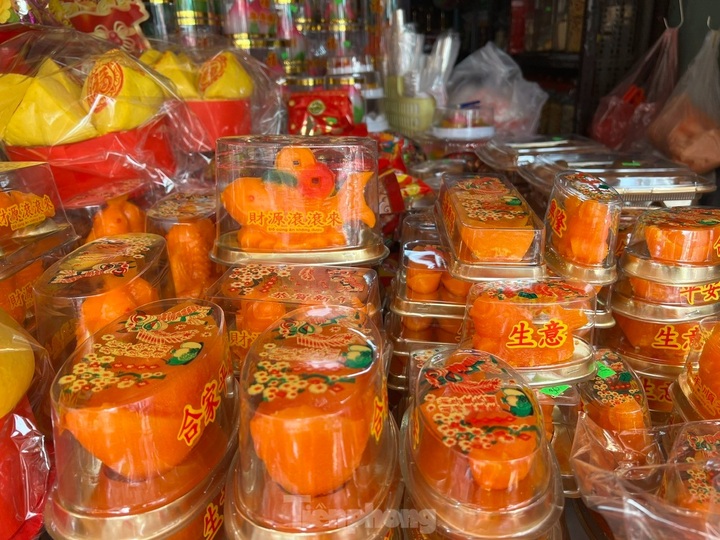 Votive paper sales soar ahead of Kitchen Gods' Day - 8