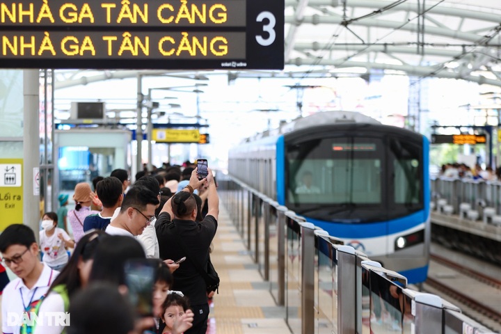HCM City first metro line starts collecting fees - 1 HCM City first metro line starts collecting fees - 1