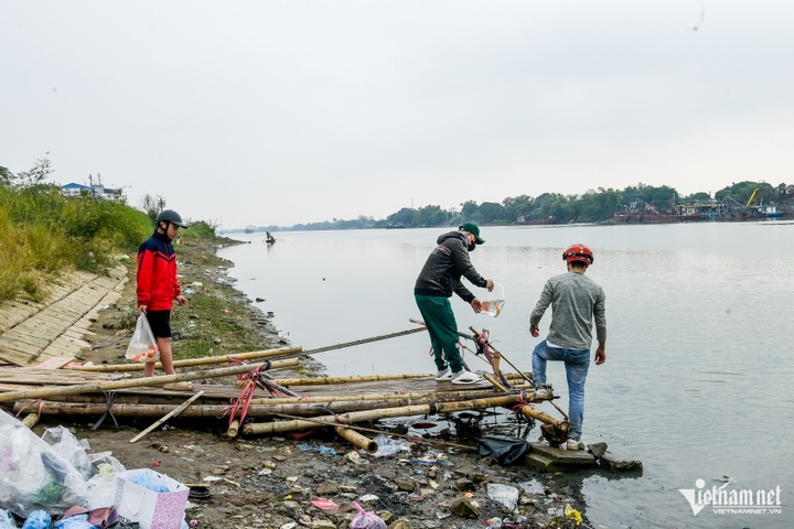 Carp-release service thrives in Nam Dinh - 5 Carp-release service thrives in Nam Dinh - 5