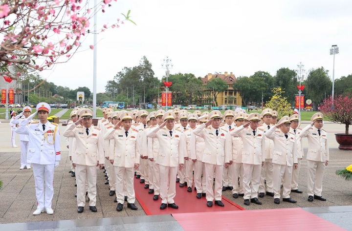 Leaders pay tribute to President Ho Chi Minh on Party’s anniversary - 5 Leaders pay tribute to President Ho Chi Minh on Party’s anniversary - 5