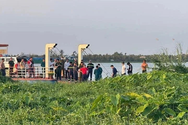 Three men missing in Ben Tre river - 1 Three men missing in Ben Tre river - 1