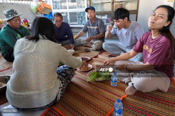 Thai hostages freed from Gaza arrive in Bangkok - 1 Thai hostages freed from Gaza arrive in Bangkok - 1
