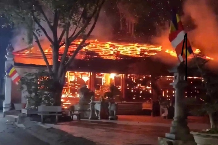 Centuries-old Bac Giang pagoda ruined by fire - 1