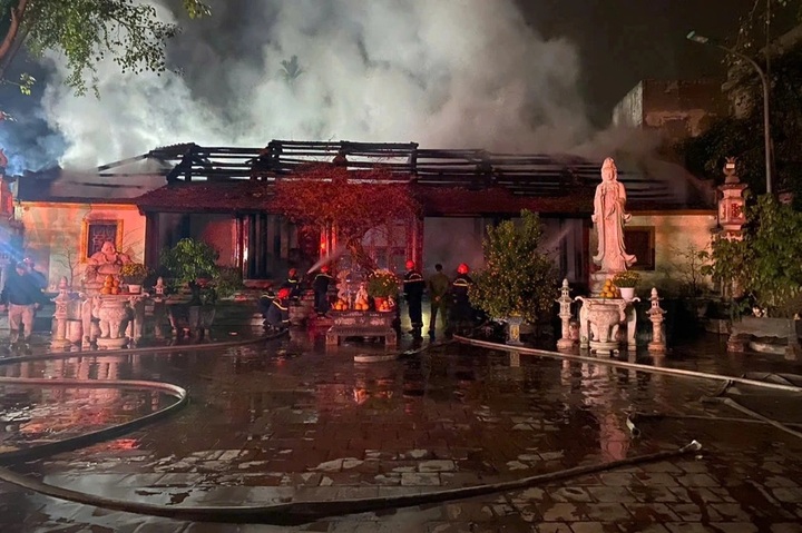 Centuries-old Bac Giang pagoda ruined by fire - 2