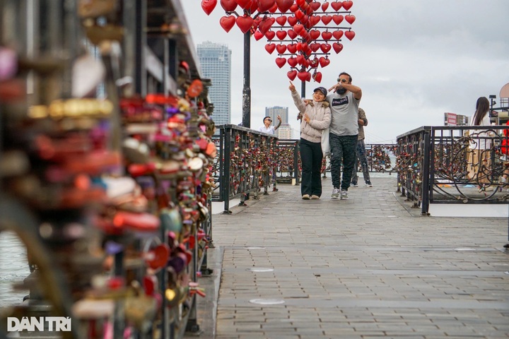 Love lock bridge on Danang river - 3 Love lock bridge on Danang river - 3