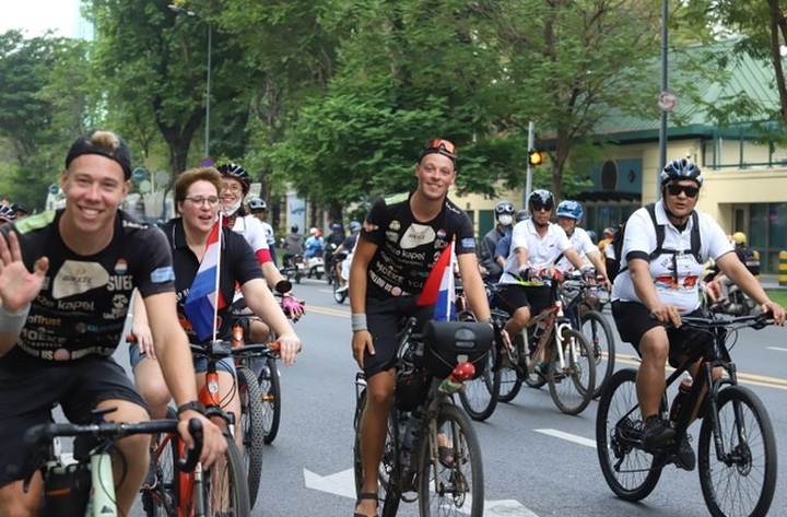 Two Dutch men cycle 20,000 km to Vietnam - 1