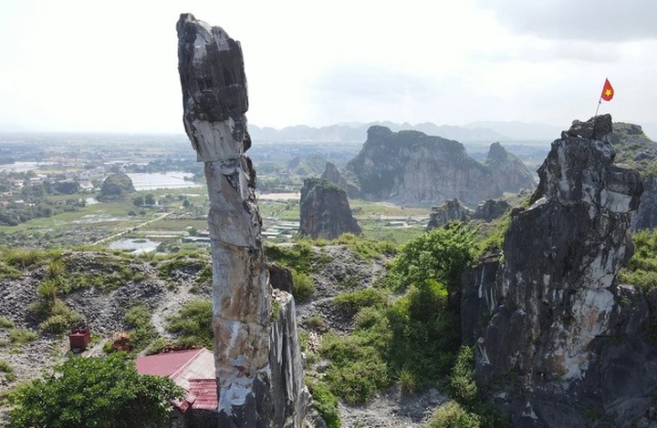 Thanh Hoa to spend VND17 billion to save rock pillar - 1 Thanh Hoa to spend VND17 billion to save rock pillar - 1