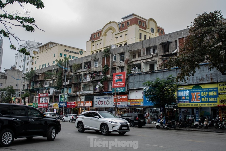 Dilapidated apartment buildings in Ha Long raise safety concerns - 2