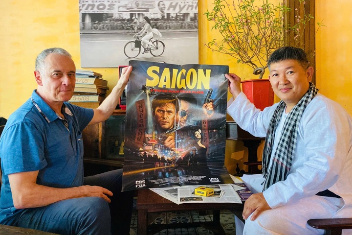 HCM City coffee shop houses 10,000 antiques - 7 HCM City coffee shop houses 10,000 antiques - 7