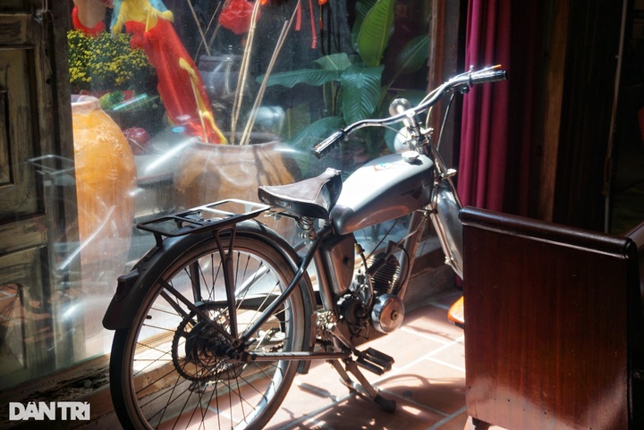 HCM City coffee shop houses 10,000 antiques - 5 HCM City coffee shop houses 10,000 antiques - 5