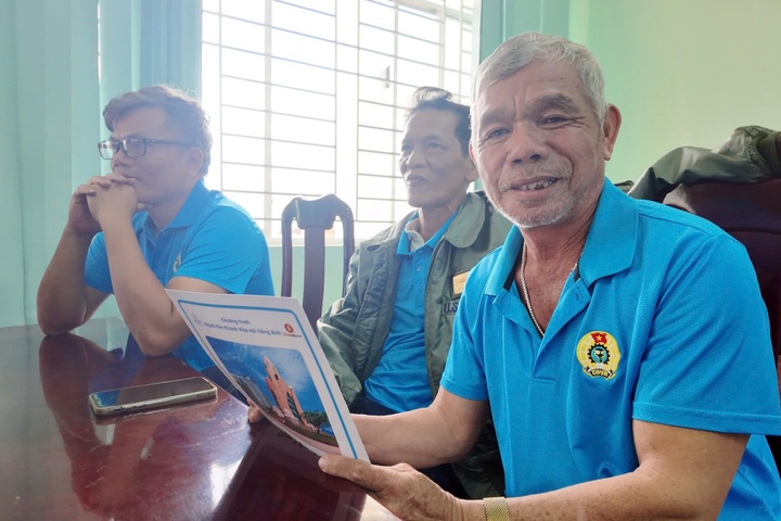 150 cyclo drivers in Nha Trang learn English - 2