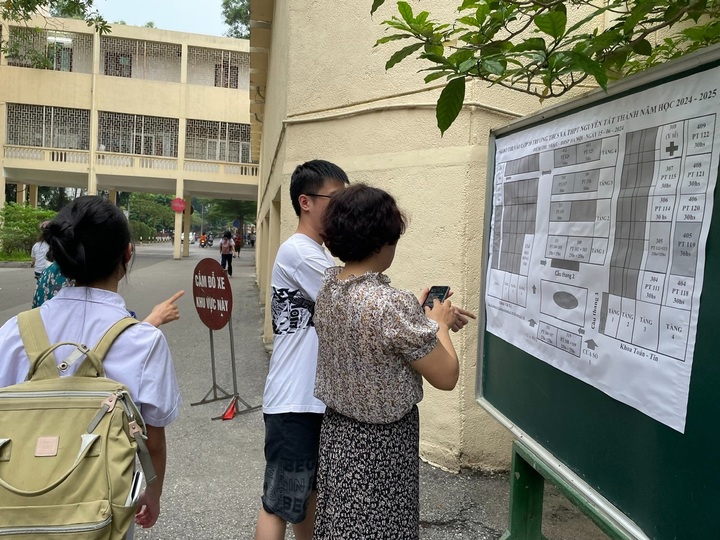 Hanoi parents pay big to secure private school places - 1 Hanoi parents pay big to secure private school places - 1